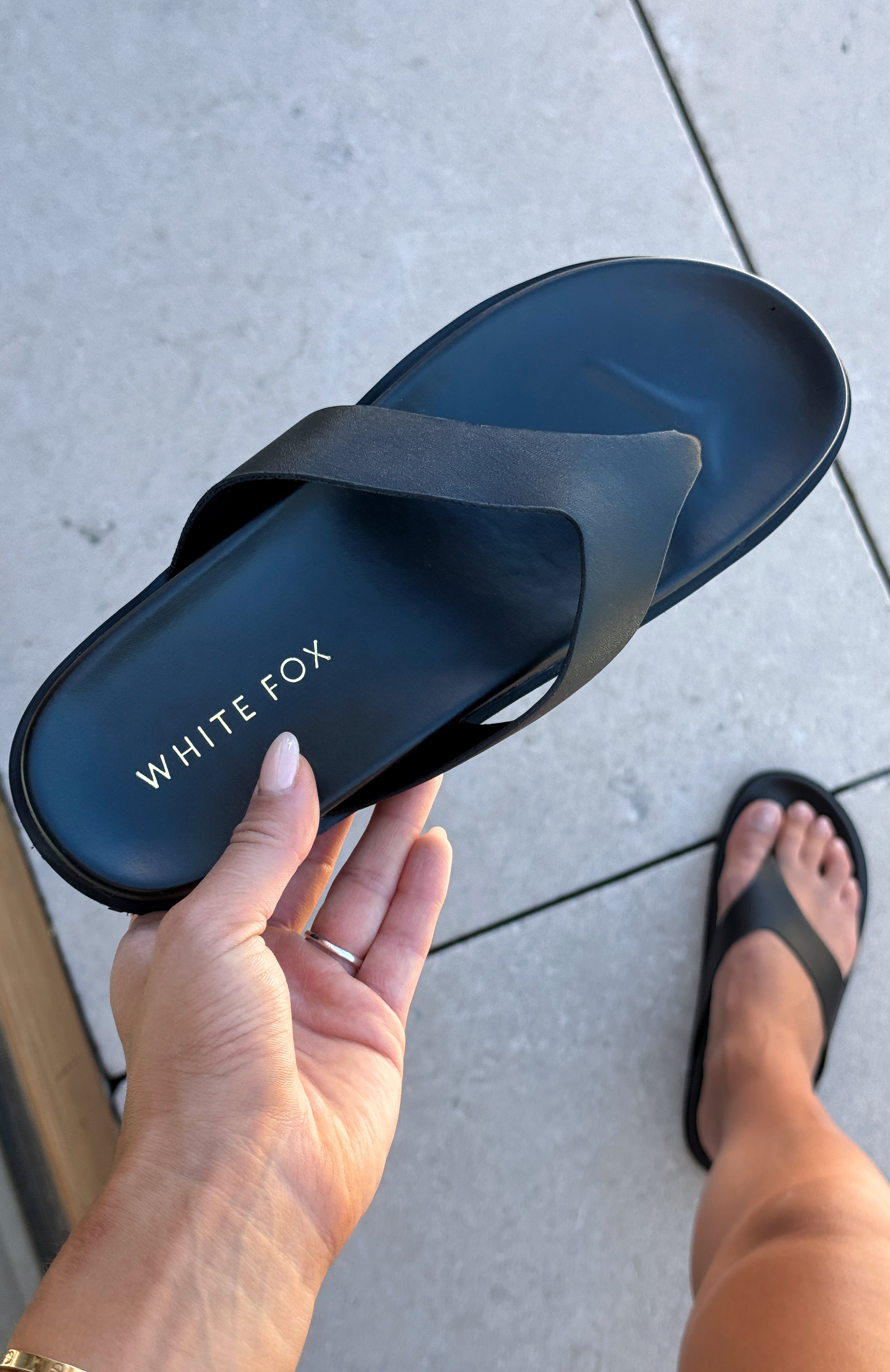 White Fox Leonato Thong Sandals Black
