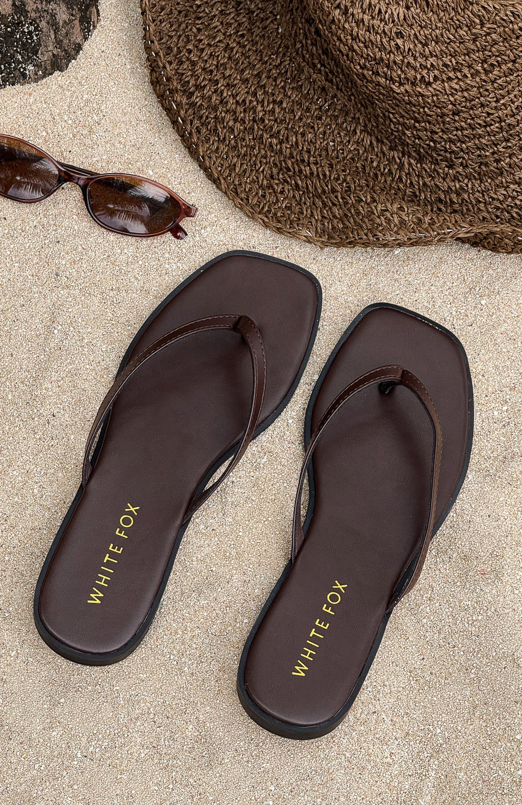 White Fox Breccan Thong Sandals Chocolate