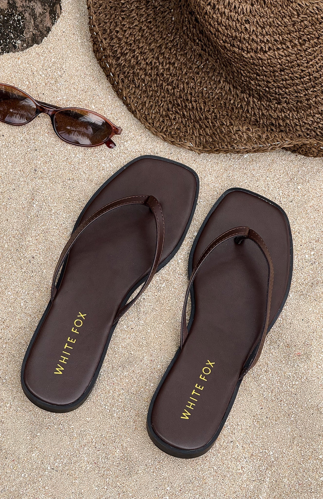 White Fox Breccan Thong Sandals Chocolate
